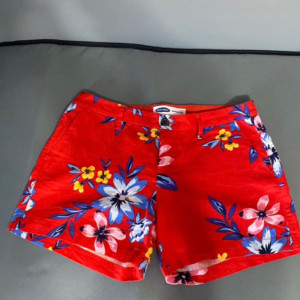 Old Navy Women’s Linen Blend Red Floral Shorts